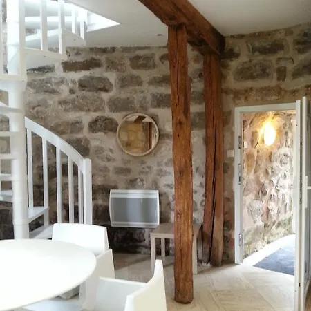 La Tour D'anne Thiers-sur-Theve